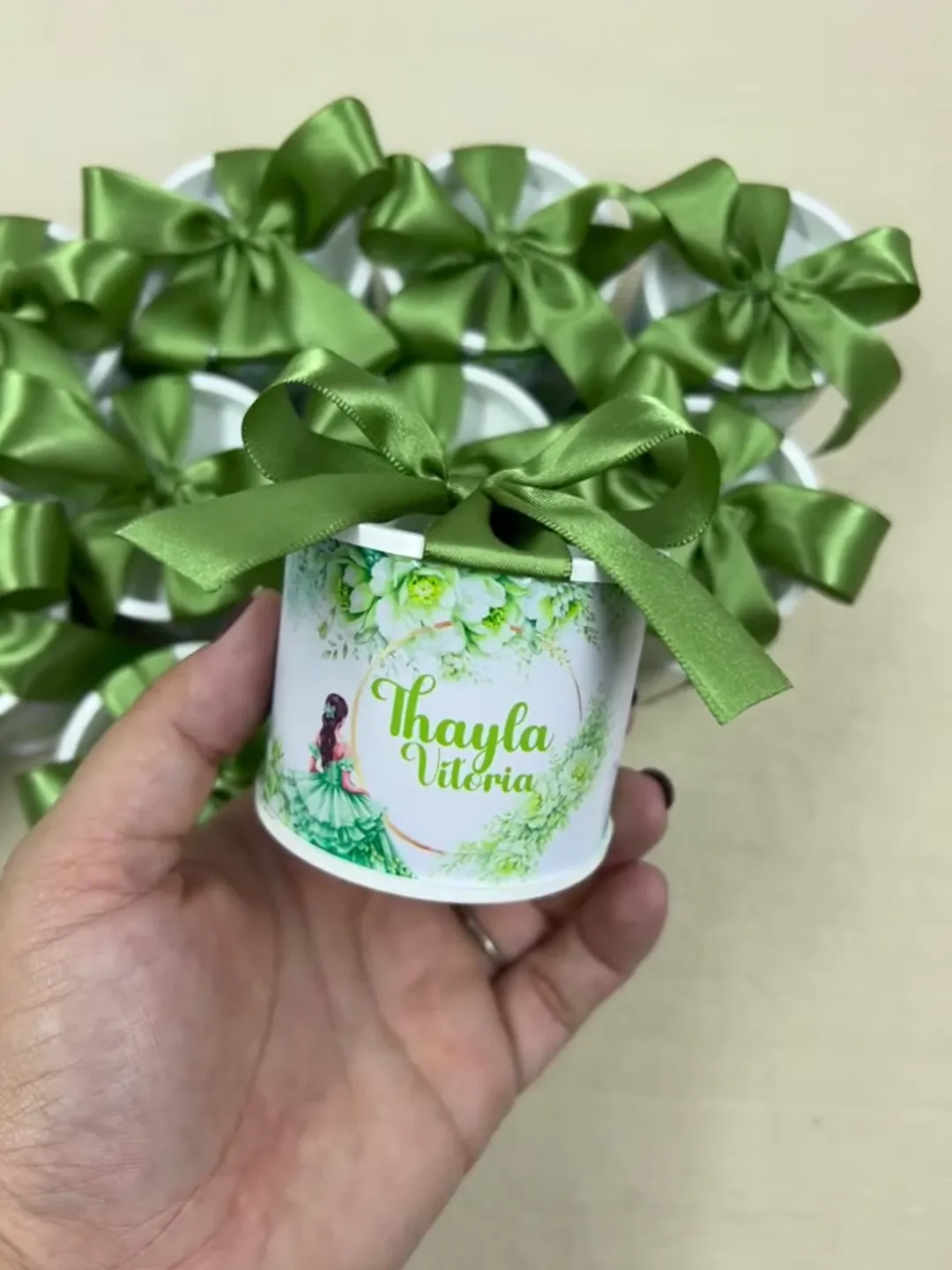 Tubo Lata Personalizada Princesa Verde vídeo 3